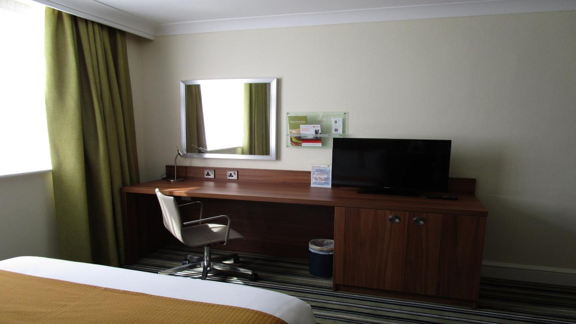Hotel Leeds By Ihg 4*